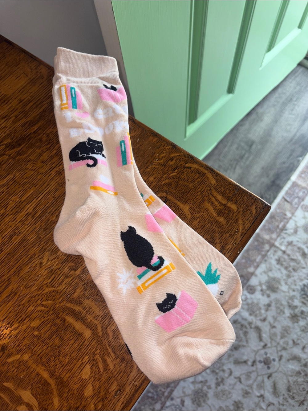 I Love Cats & Books Socks - Women’s Socks